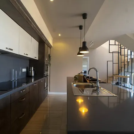 3 Bedroom With Great View Close To Marina 2 *